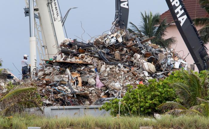 Aumentan a 94 los fallecidos por el derrumbe del edificio en Miami