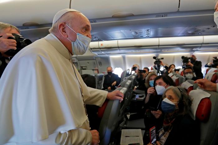 El papa aterriza en Irak en una visita histórica: "Era un deber"