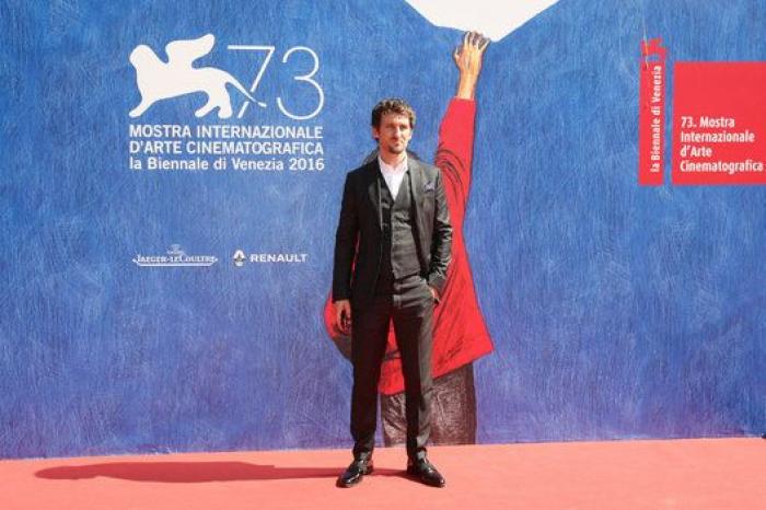 Raúl Arévalo sorprende en el Festival de Venecia con 'Tarde para la ira'