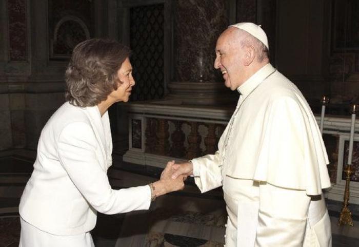 ¿Por qué va de blanco la Reina Sofía en la canonización de la Madre Teresa?