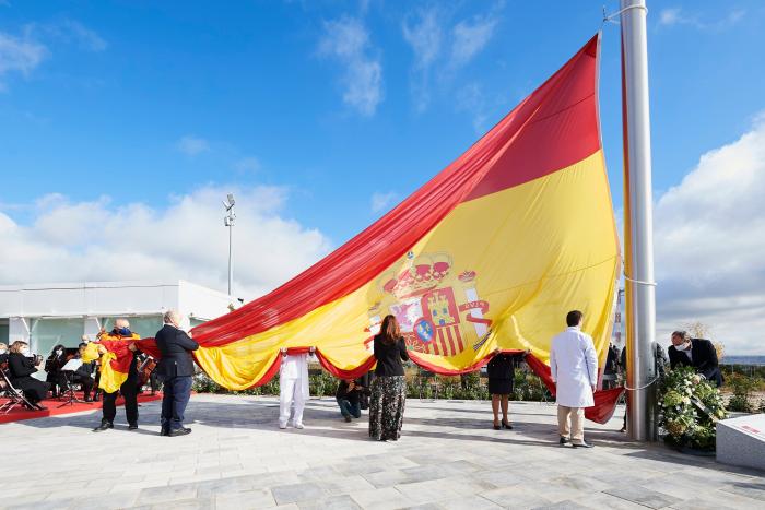 Madrid subvenciona con 12.750 € un proyecto artístico con viejas banderas de España en balcones