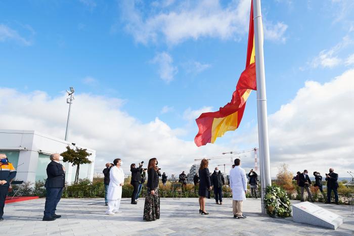 Madrid subvenciona con 12.750 € un proyecto artístico con viejas banderas de España en balcones