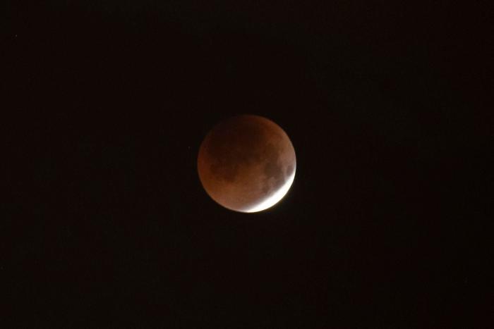El impresionante espectáculo del último eclipse total de Luna