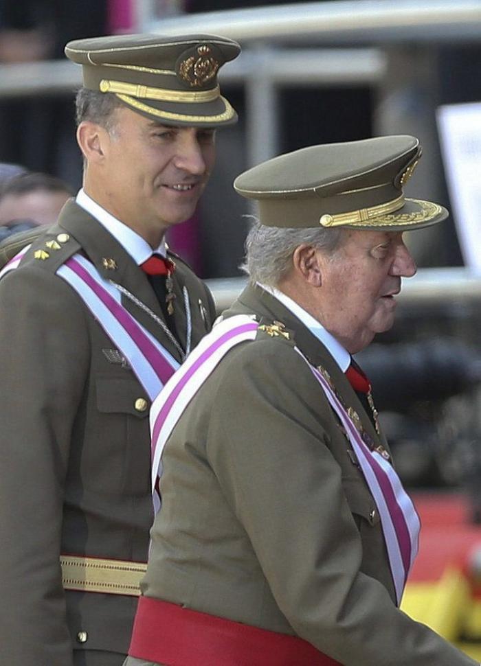 El rey y el príncipe, juntos por primera vez en público tras la abdicación (FOTOS, VÍDEO)