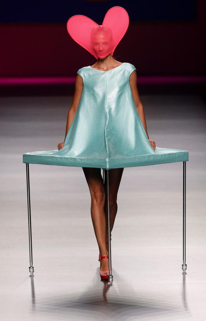 Las locuras de Ágatha Ruiz de la Prada hacen que merezca más que nadie el Premio Nacional de Moda