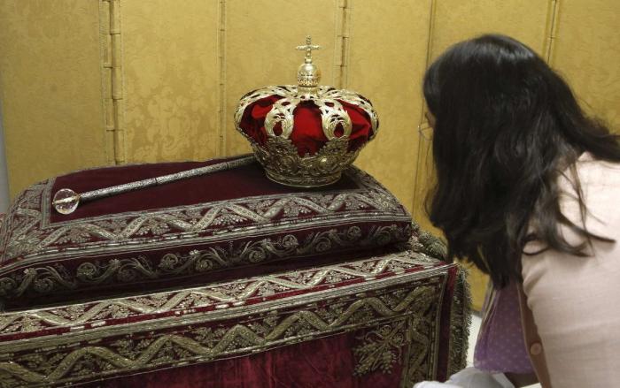 Así son la corona y el cetro que presidirán la proclamación de Felipe VI