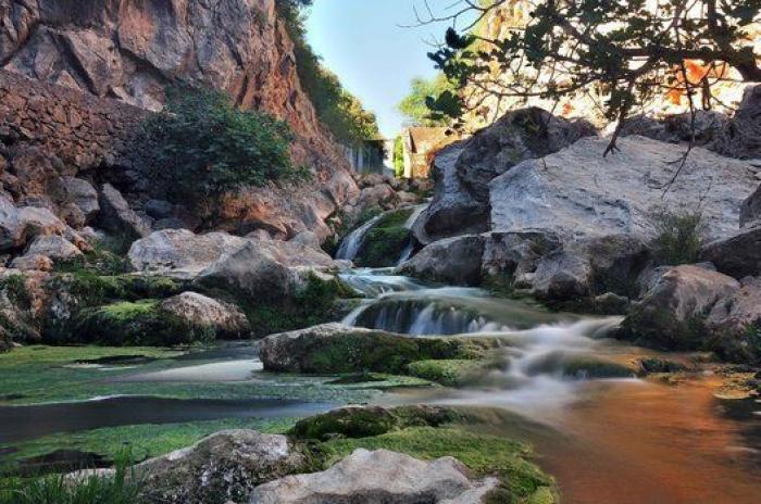 Ocho senderos con cascadas en España que probablemente no conocías