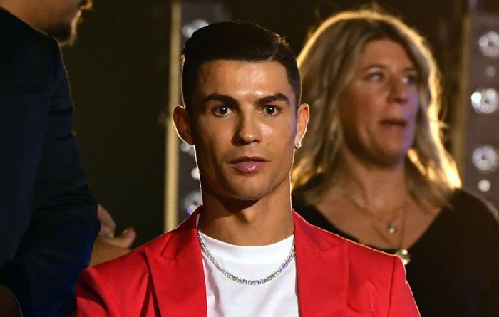 La reacción de Cristiano Ronaldo cuando le dicen que tiene que ponerse la mascarilla