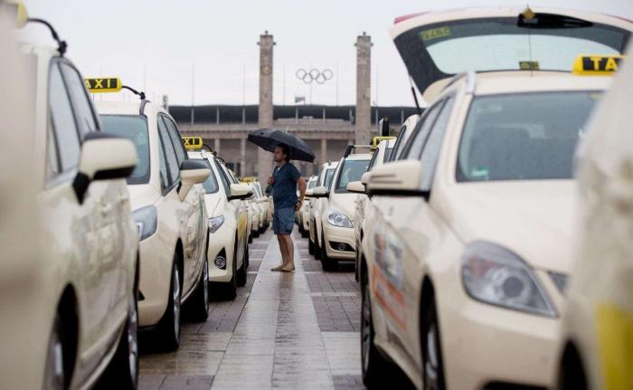 Europa se desentiende del conflicto entre los taxistas y Uber