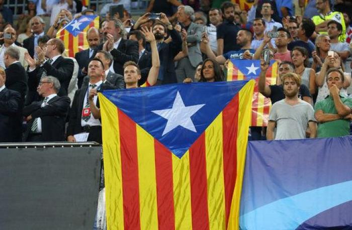 El Camp Nou protesta contra las multas por esteladas... con más esteladas