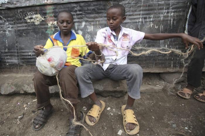 Infancia, deporte y pobreza: así se vive el Mundial en Kenia (FOTOS)