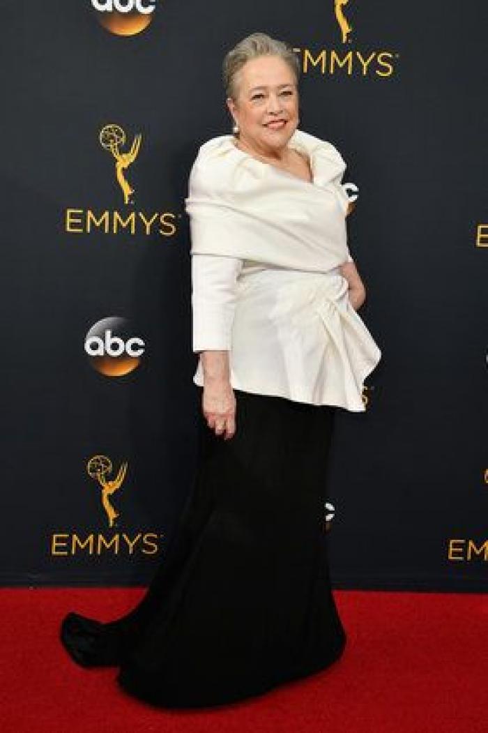 La cara que se le quedó a Tina Fey en los Emmy tras un chiste sobre Bill Cosby