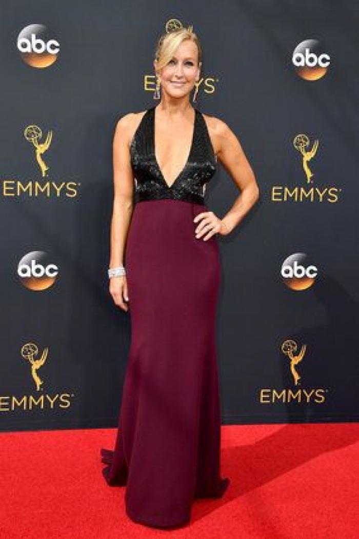 Kristen Bell muestra el secreto del escote que llevó en los Emmy