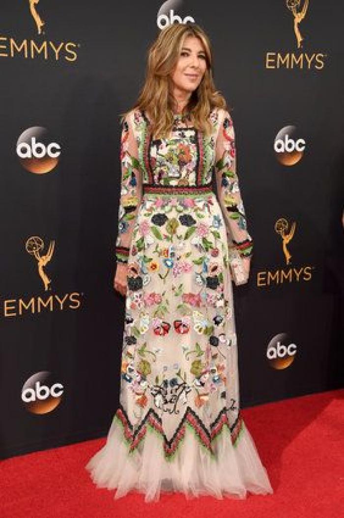 Amy Schumer no tuvo reparos en hablar sobre su tampón en la alfombra roja de los Emmy