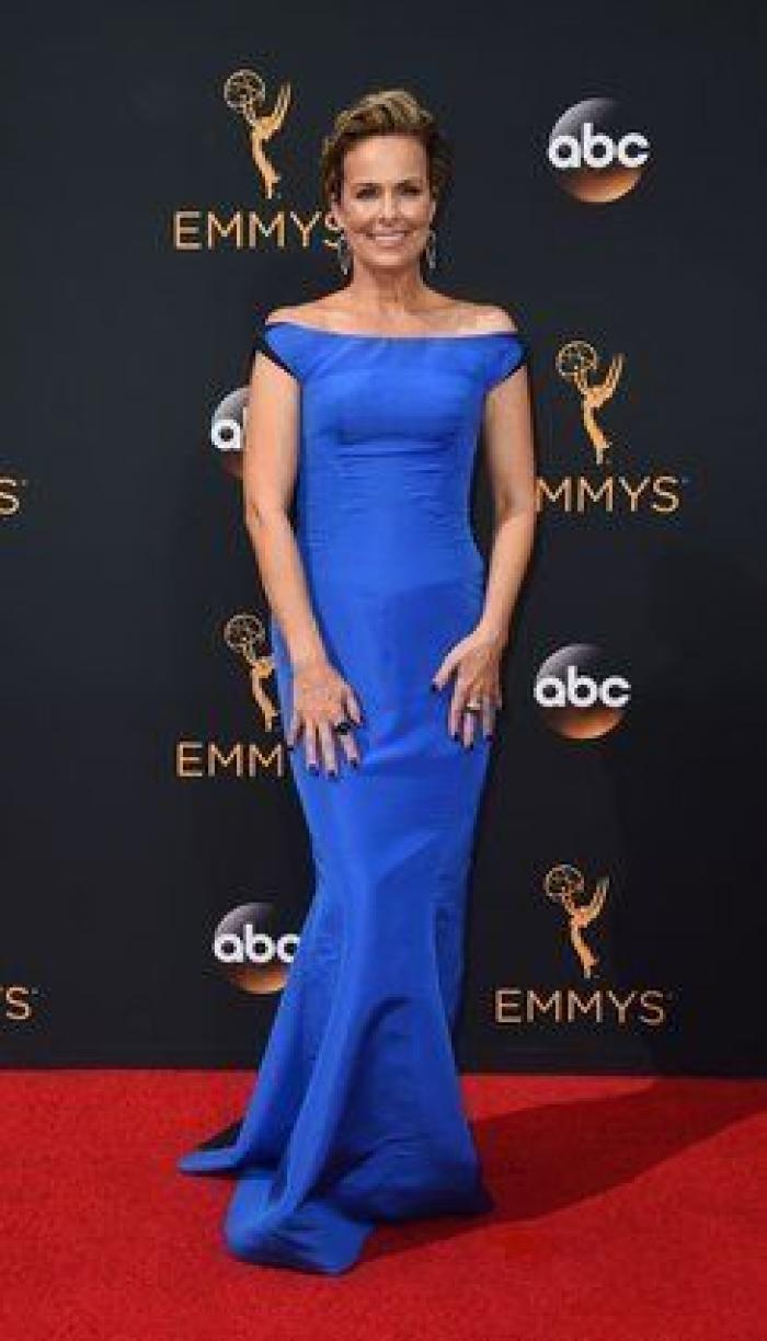 Kristen Bell muestra el secreto del escote que llevó en los Emmy