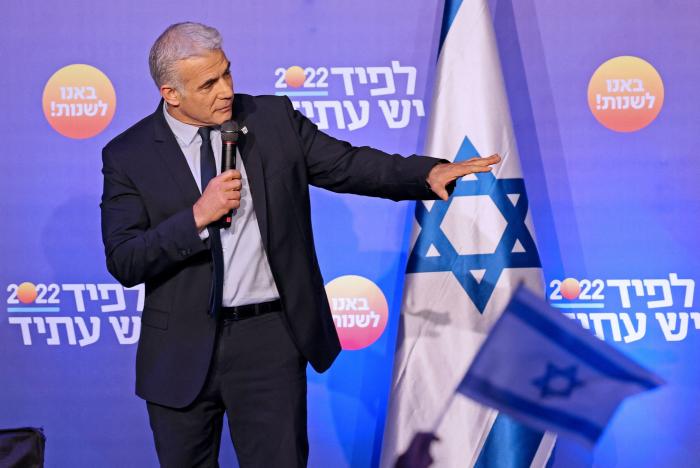 Yair Lapid, el versátil líder israelí que busca evitar la vuelta de Netanyahu