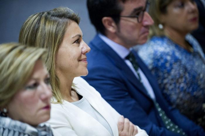 Cospedal dice que conversaciones de Villarejo y su marido "no cambiaron nada"