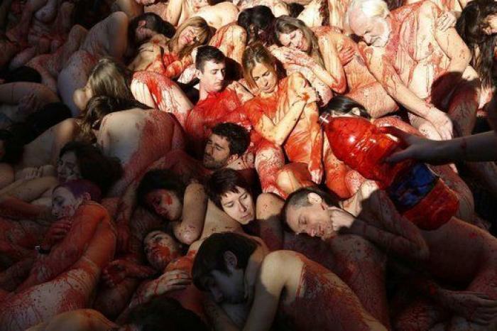 Protesta en Barcelona contra el uso de pieles de animales en la industria peletera (FOTOS)