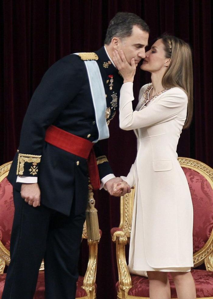 El beso de la boda Vs. el beso de la coronación: ¿cuál te gusta menos? (ENCUESTA)