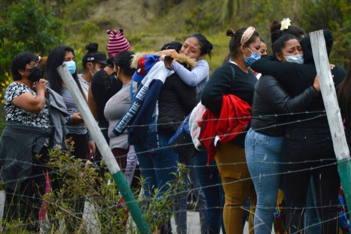 Tres motines simultáneos dejan al menos 75 muertos en cárceles de Ecuador