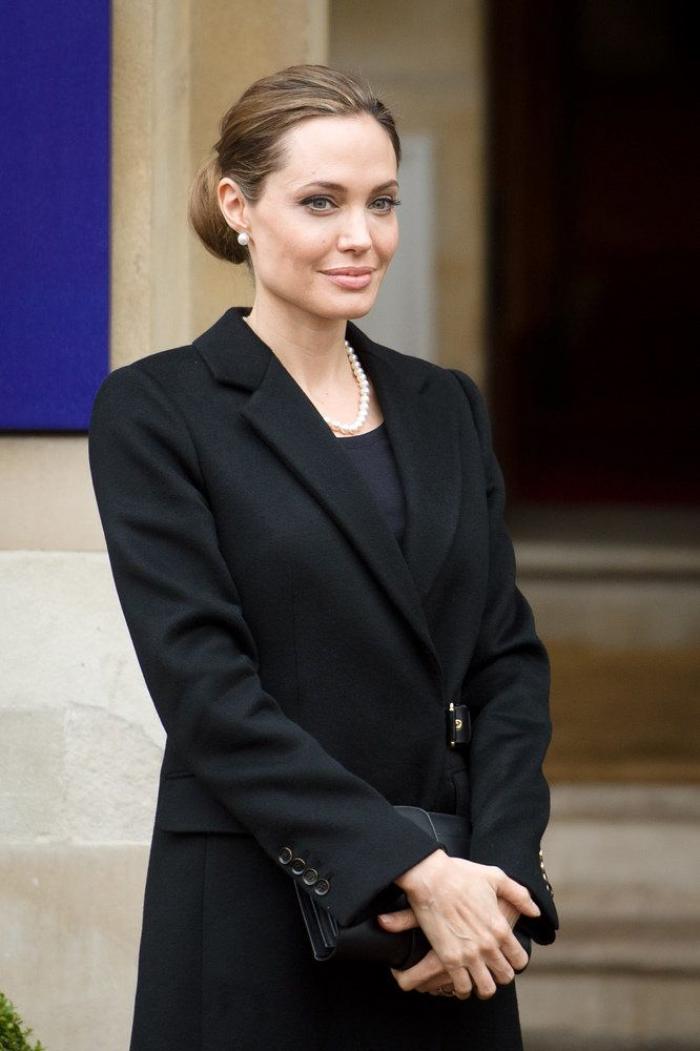 Evacúan a Angelina Jolie tras una alerta por bombardeo en su visita a Ucrania