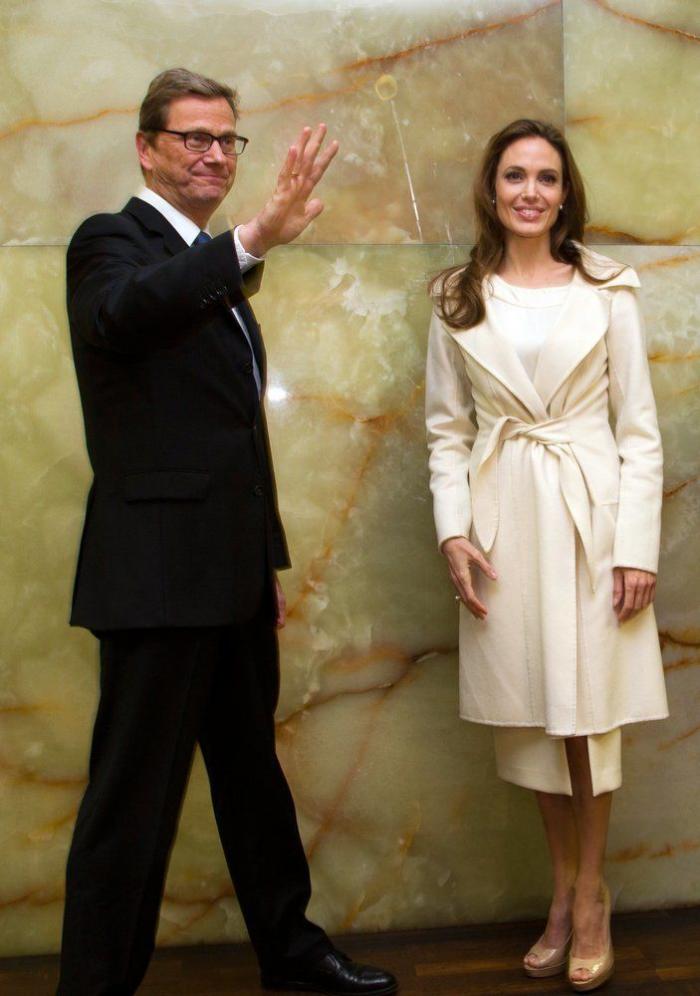 Evacúan a Angelina Jolie tras una alerta por bombardeo en su visita a Ucrania