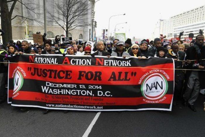 Multitudinaria protesta en Washington contra la impunidad policial (FOTOS)