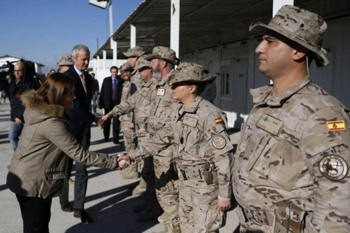 Santamaría sustituye a Rajoy en la visita navideña a las tropas en Afganistán (FOTOS)