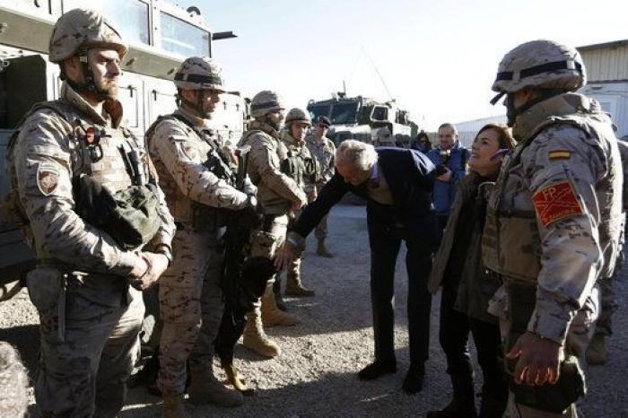 Santamaría sustituye a Rajoy en la visita navideña a las tropas en Afganistán (FOTOS)