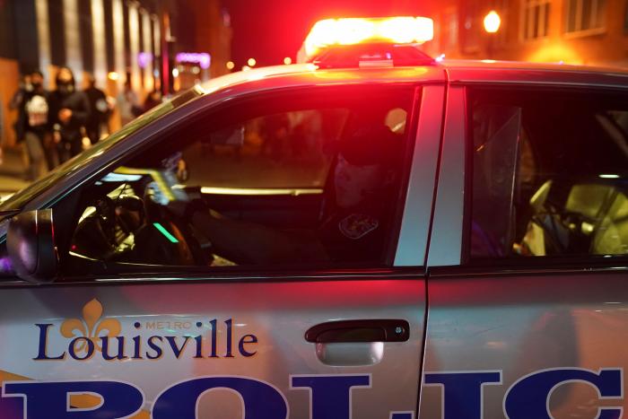 La inmunidad policial en la muerte de Breonna Taylor llena de rabia Louisville