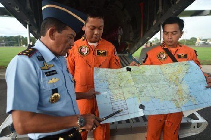 Indonesia halla bajo el mar un "gran objeto oscuro" que podría ser el avión de AirAsia