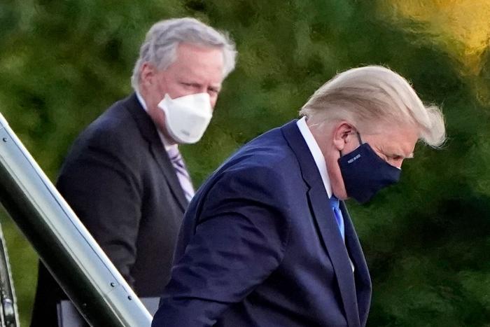 La visible falta de aire de Trump despierta dudas sobre su alta