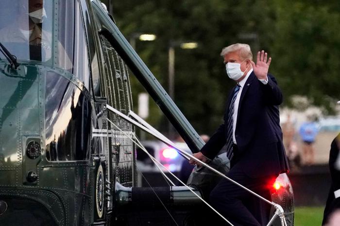 La visible falta de aire de Trump despierta dudas sobre su alta