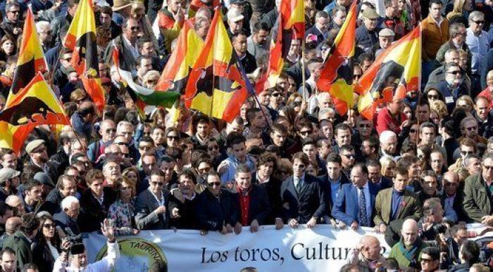 Taurinos y antitaurinos protestan en Valencia (FOTOS)