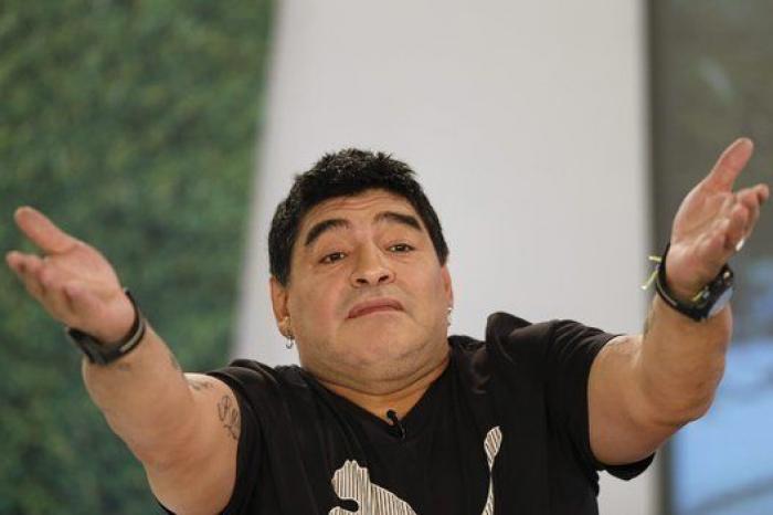 Maradona y Verón discuten en el Partido por la Paz del papa Francisco