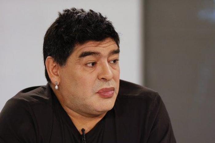 Maradona y Verón discuten en el Partido por la Paz del papa Francisco