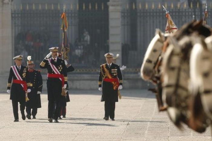 Felipe VI dedica su discurso en la Pascua Militar a su padre