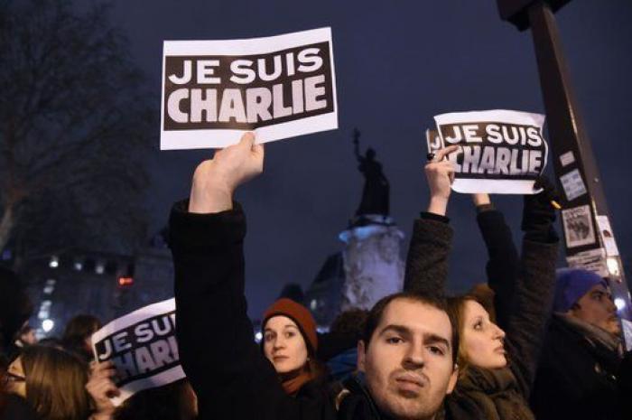 Musulmanes de todo el mundo condenan el ataque a 'Charlie Hebdo' (VÍDEO, TUITS)