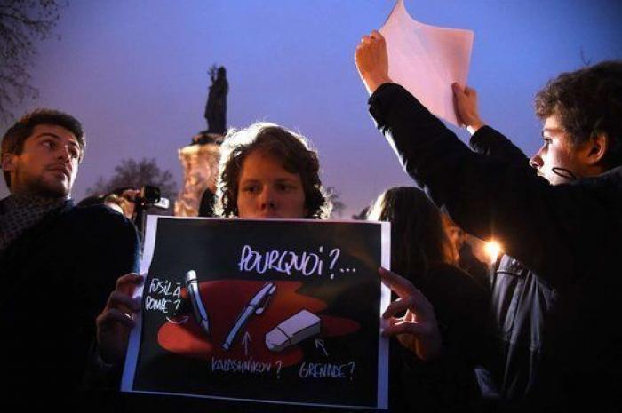 Tras el atentado a 'Charlie Hebdo', los medios se movilizan por su supervivencia