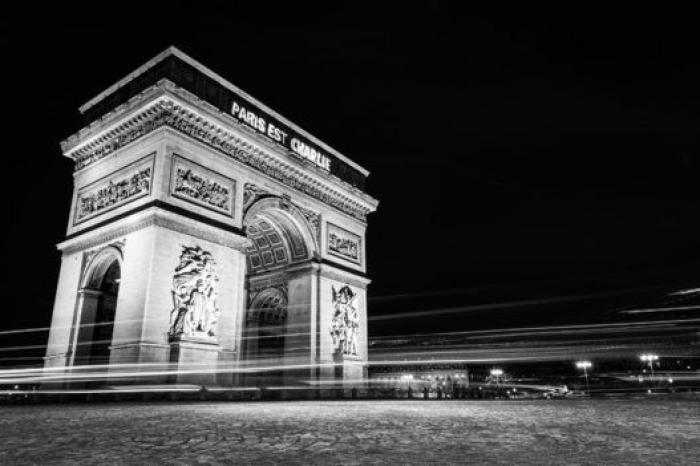 La frase "París es Charlie", proyectada en el Arco de Triunfo (FOTOS, VÍDEO)