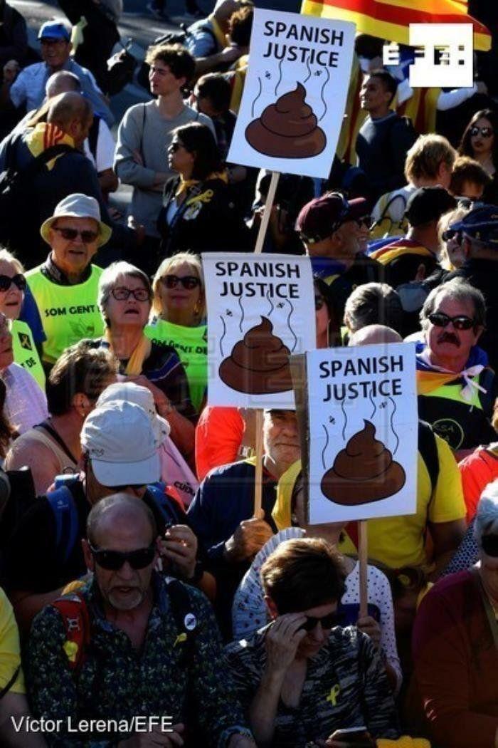 Puigdemont se cachondea por lo que ha visto en TV3 de la manifestación independentista de Cibeles