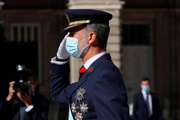 España homenajea en su fiesta nacional a los que luchan contra la pandemia