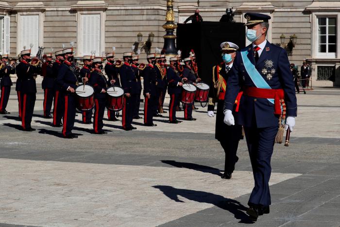 Lo que se ha escuchado en las puertas del Palacio Real: "Asesinos", "viva el rey", "Sánchez dimisión"
