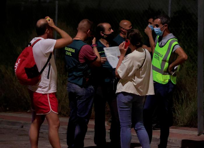 Rescatada con vida una de las tres personas atrapadas tras derrumbarse un edificio residencial en Peñíscola (Castellón)