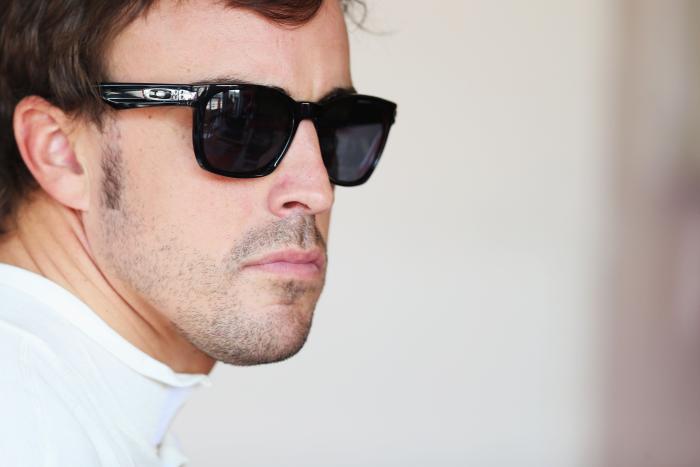 Fernando Alonso pone Twitter patas arriba con su respuesta a este mensaje de De la Rosa