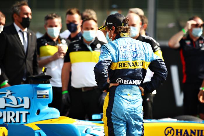 Carlos Sainz consigue la 'pole' y Alonso saldrá tercero en el Gran Premio de Bélgica