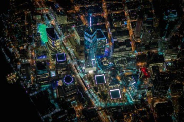 Nueva York parece una ciudad de mentira en estas imágenes aéreas nocturnas (FOTOS)