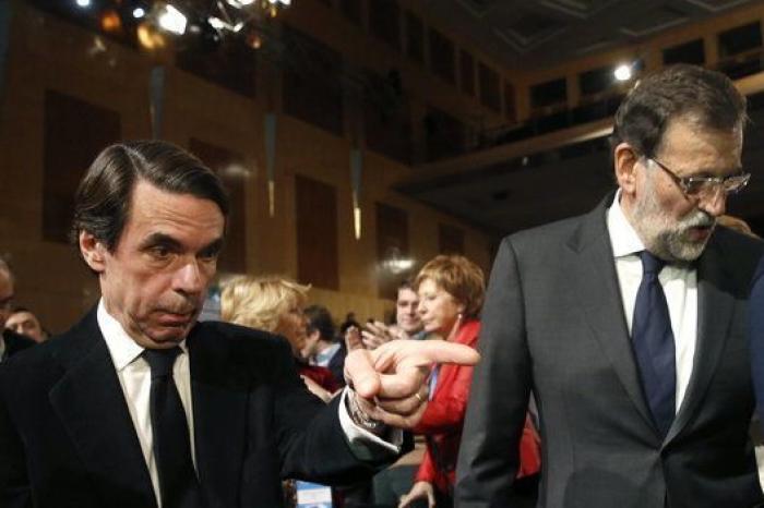 La foto del dedo de Aznar: los comentarios en Twitter