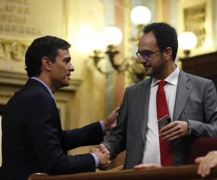 El PSOE intenta controlar la creciente rebelión de diputados