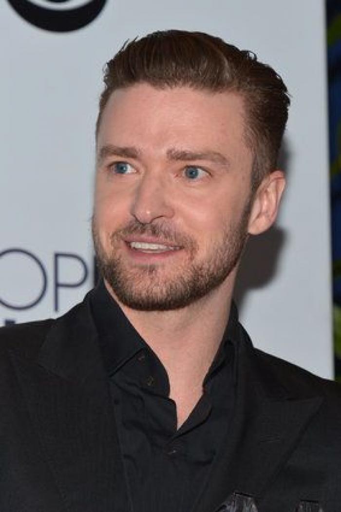 Justin Timberlake infringe la ley por hacerse un selfi votando